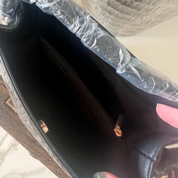 AOTA Elena Vegan Leather Bucket Bag in Black - Picture 10 of 11